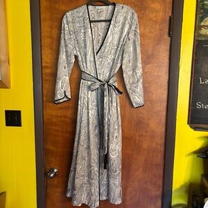Morgan Taylor Intimates Robe M Ebony & Ivory Belted Long Lingerie Stunning